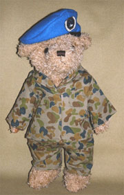 Австралийская рождественская игрушка "Медвежонок-миротворец"