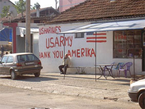 Надпись на стене "Спасибо тебе Америка"