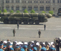 Ракетная установка "Тополь-М" проходит по Красной площади