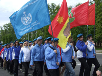 Колонна юных миротворцев СВАО на марше