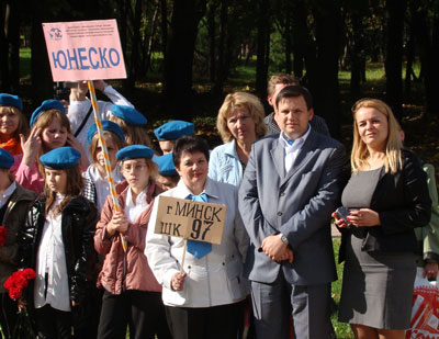 Представители школы № 97 на Поклонной горе в Москве 21 сентября 2009 года