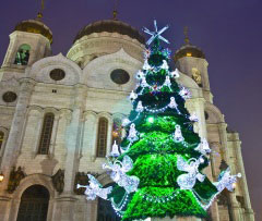 Главная рождественская служба проходит в храме Христа Спасителя в Москве (Фото: Irina Afonskaya, Shutterstock)