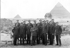 Группа советских военных наблюдателей ООН в Гизе (Египет), февраль 1975 года. В центре - майор Бернардини (Франция), начальник Исмаильского контрольного центра ОНВУП